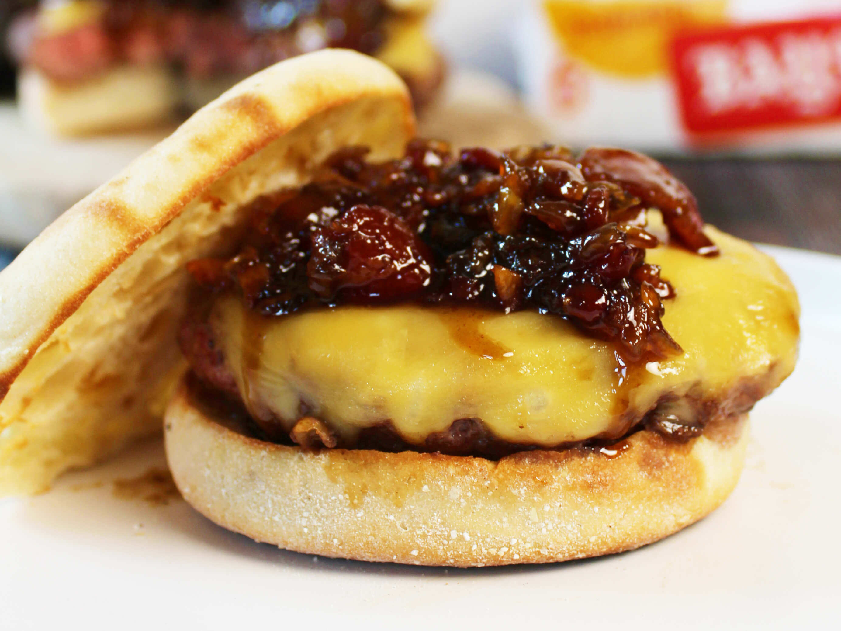 GRILLED BEEF WITH CHEESE AND A SWEET AND SAVORY SPREAD ON BAYS