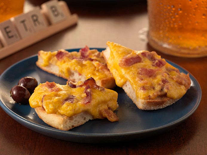 Melted cheese and meat on Bays