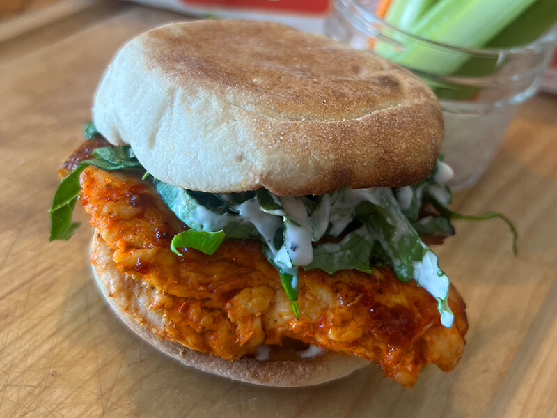BAYS WITH FRIED MEAT LETTUCE AND SAUCE