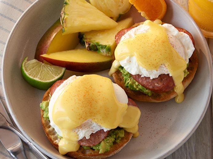 CHORIZO-CHIPOTLE BENEDICT