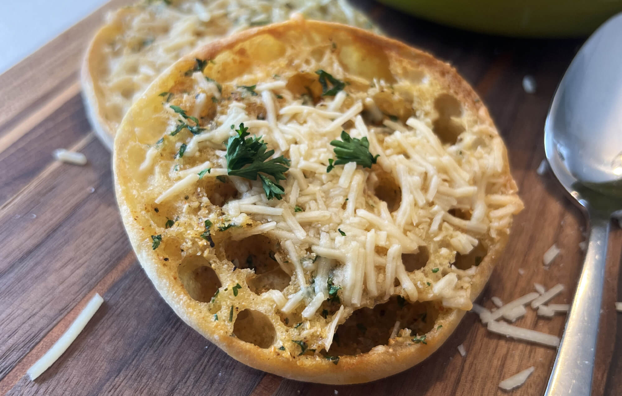 TOASTED BAYS WITH PARMESEAN