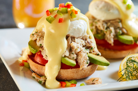 SHELLFISH EGG AND HOLLANDAISE SAUCE ON BAYS