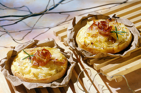 EGG AND BACON BAKED ON BAYS ON ARTISAN PAPER