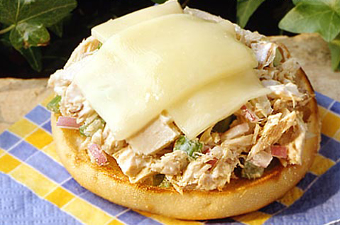 CHEESE AND TUNAFISH ON BAYS