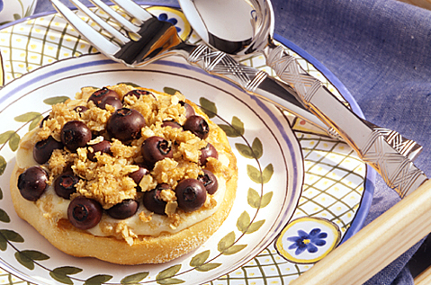 SWEET DESSERT ON BAYS AND A BLUE TABLESPREAD