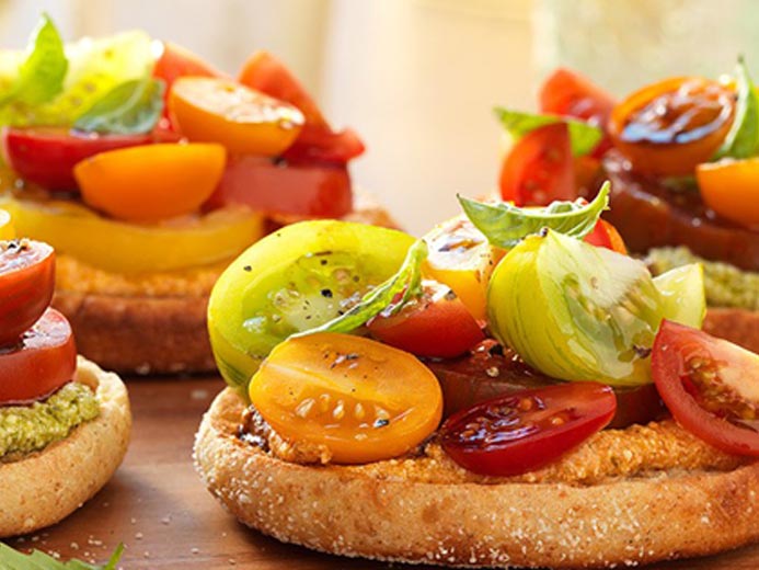 BAYS TOPPED WITH FRESH VEGGIES
