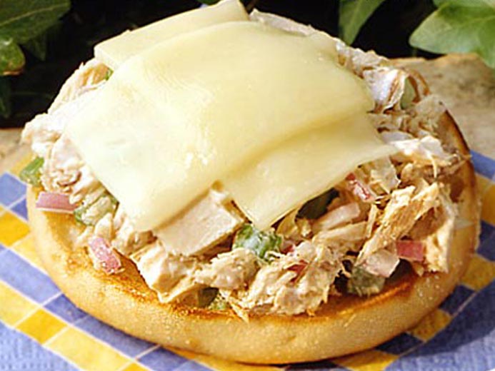 CHEESE AND TUNAFISH ON BAYS