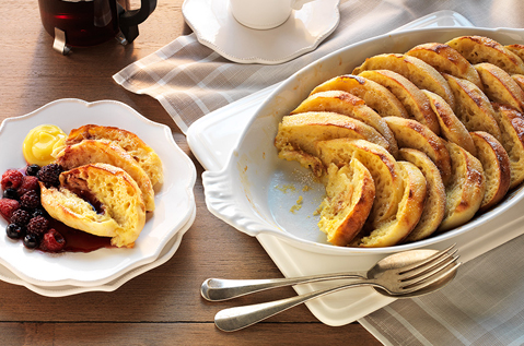 BAYS NEATLY ARRANGED IN A BAKING DISH WITH FRUIT