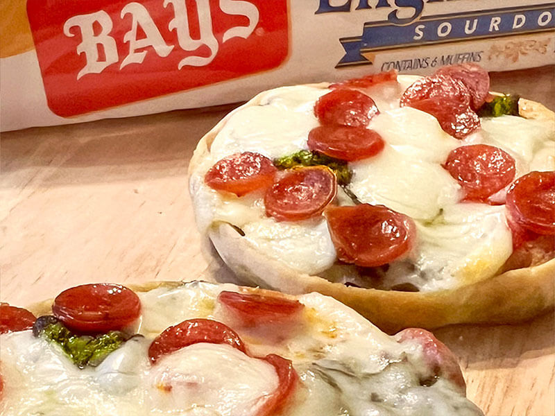 BAYS TOPPED WITH MEAT AND MELTY CHEESE 