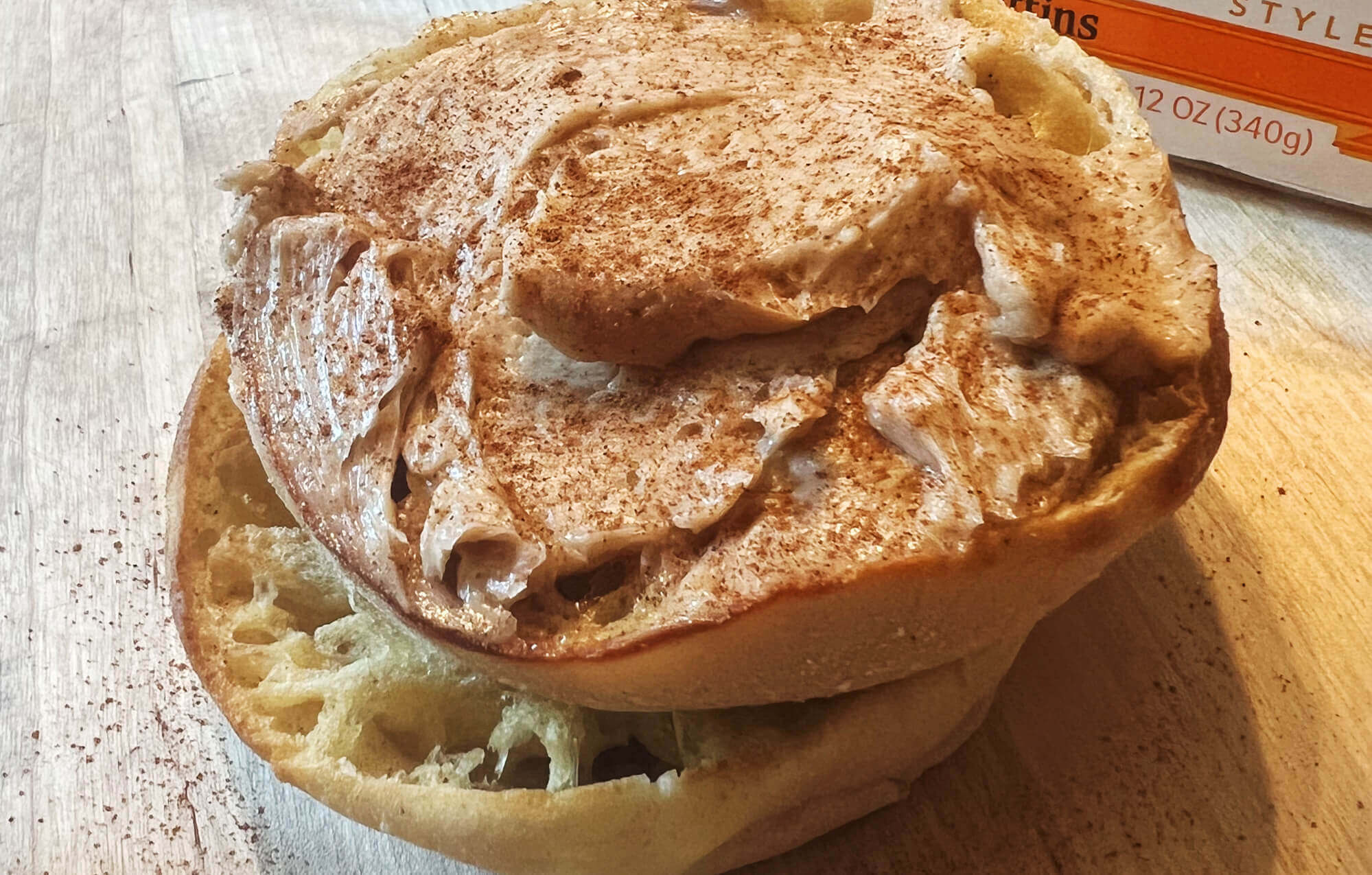 BAYS WITH A TAN PASTE AND CINNAMON