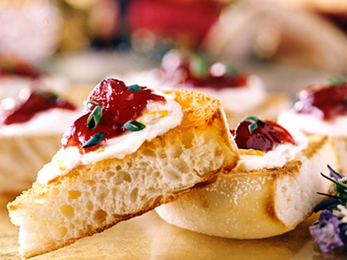 WEDGE OF BAYS WITH CREAM CHEESE AND FRUIT